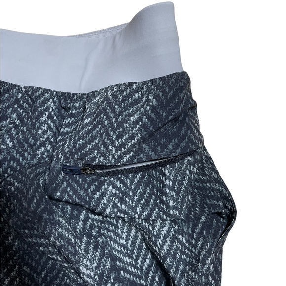 Lululemon training short with liner - Picture 4 of 5